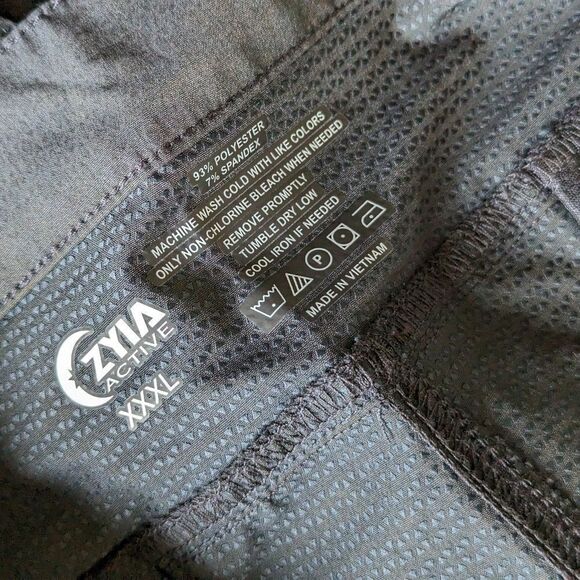 ZYIA Not just A Trail Activewear Black Cuffed Shorts Extra Media Pockets Sz XXXL - Picture 9 of 10